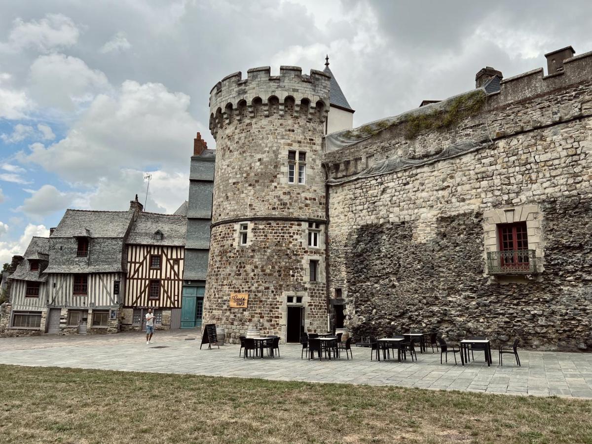 Les Suites De La Tour D'Embas Vitré Exterior foto